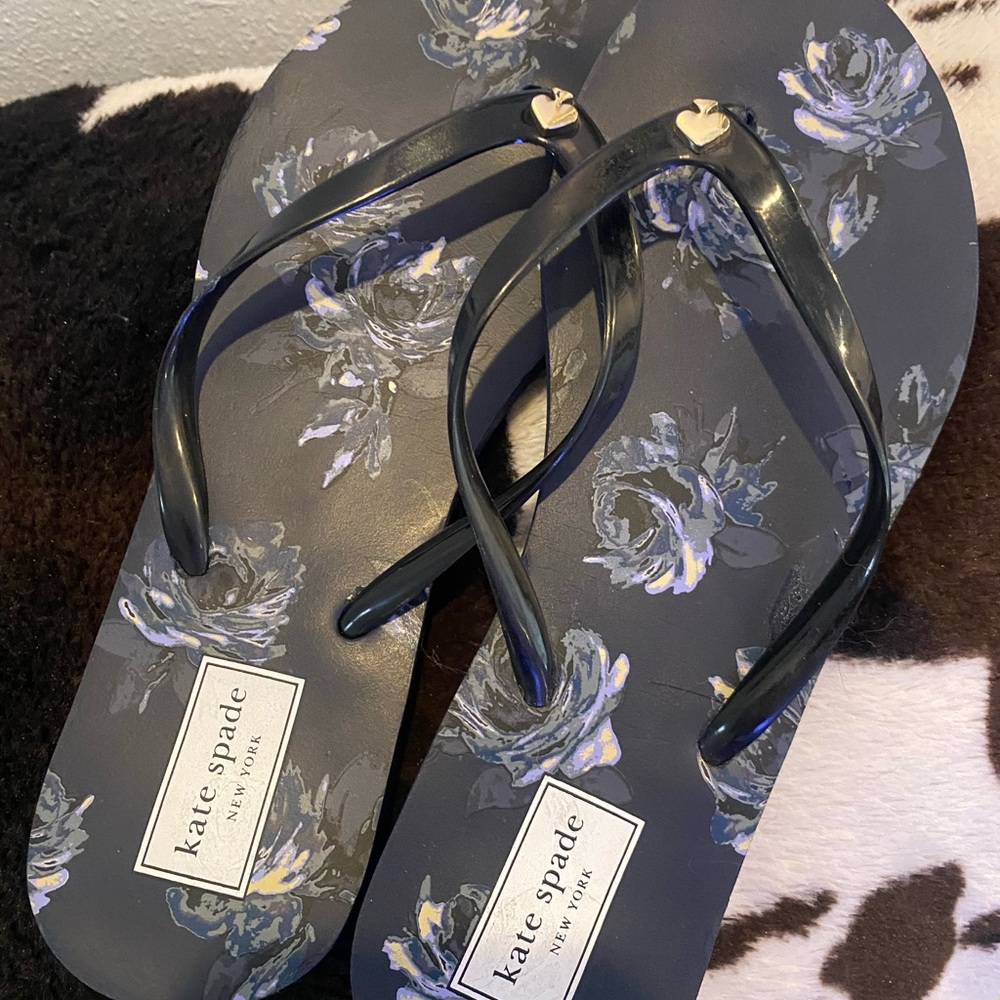 Kate Spade‎ Navy Blue Flip Flop Sandals with Light Blue Floral Design - Picture 2 of 6